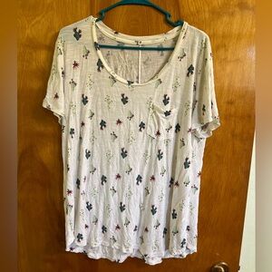 Maurices Cream Floral Short Sleeve Tee